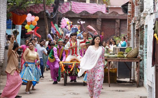 इन गलियों में